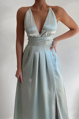 Robe Longue Satin Aqua Élégante