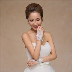 Mitaine blanche de mariage
