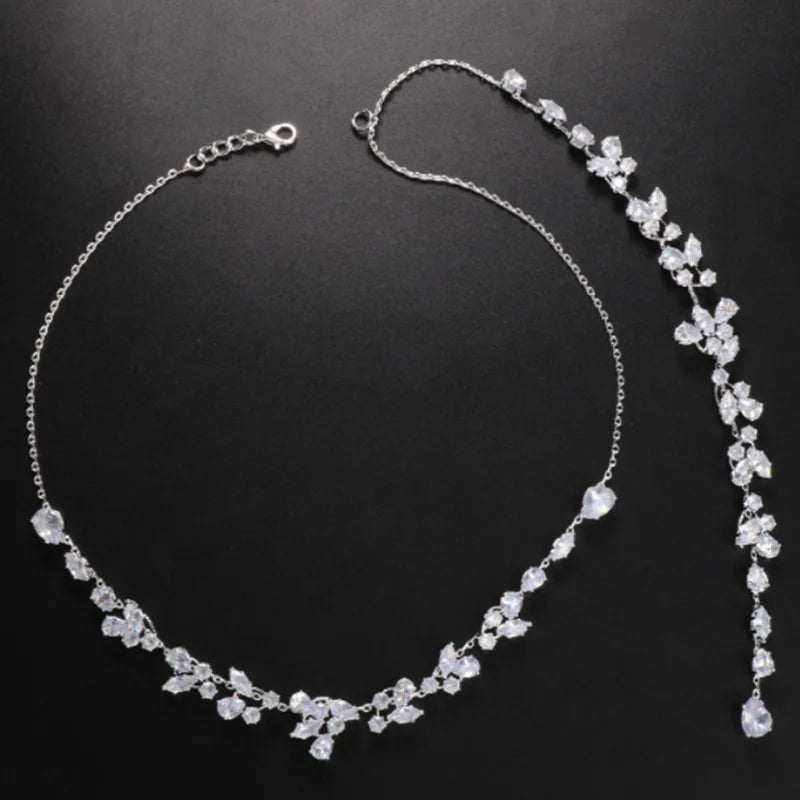 Bijou collier de dos de soirée - vue 3