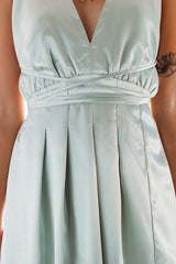 Robe Longue Satin Aqua Élégante