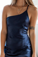 Robe Asymétrique Satin Bleu Nuit