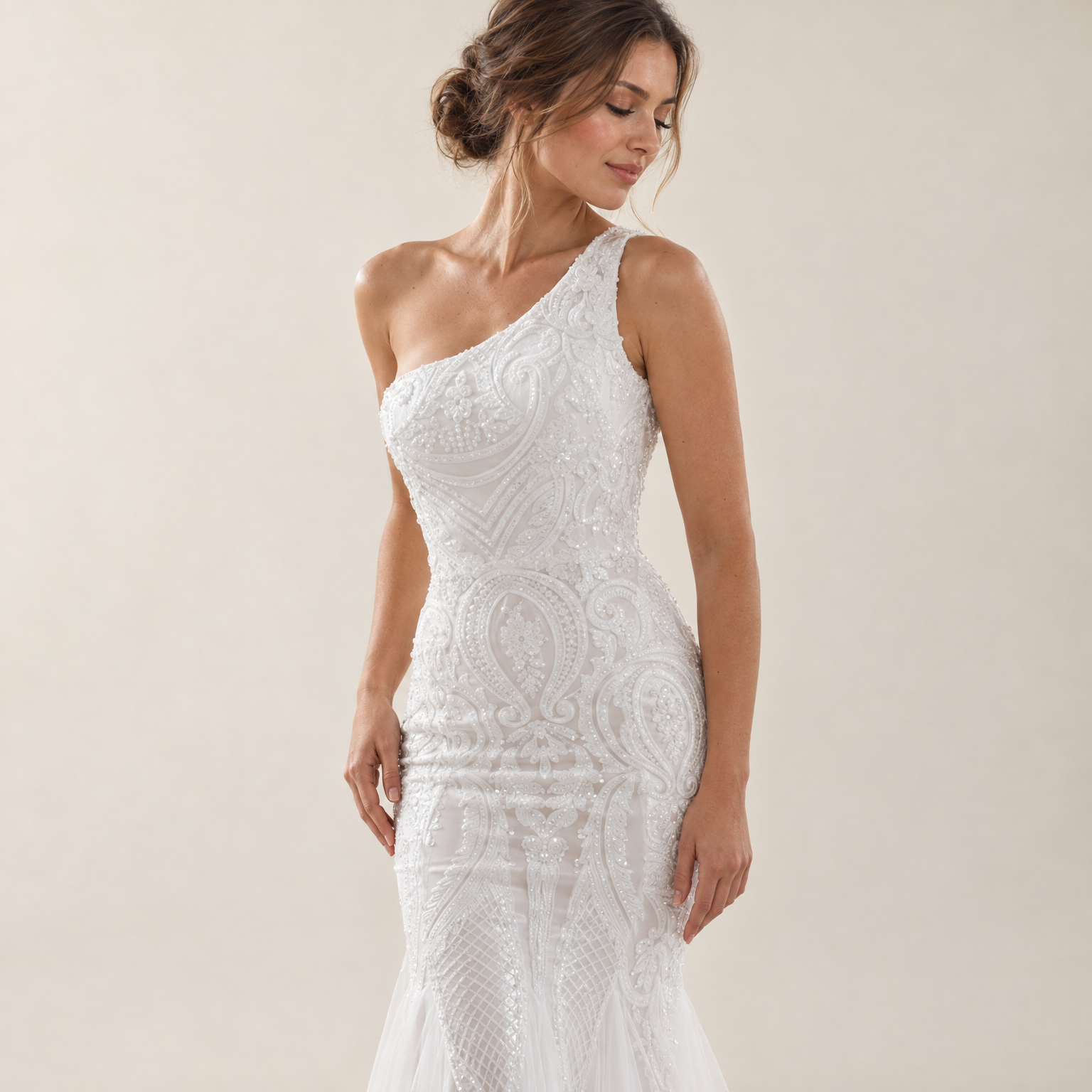 Robe De Mariée Asymétrique Pailletée portée
