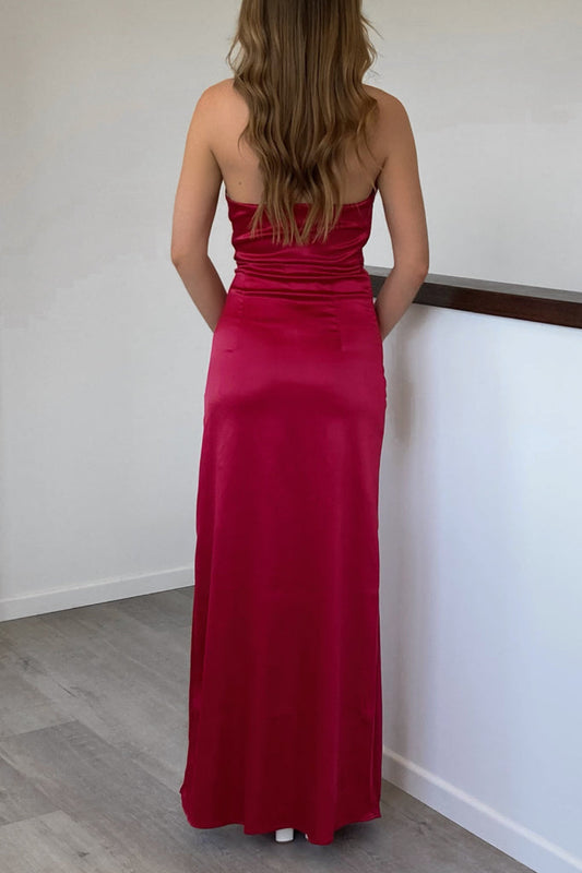 Robe Satinée Halter Élégante