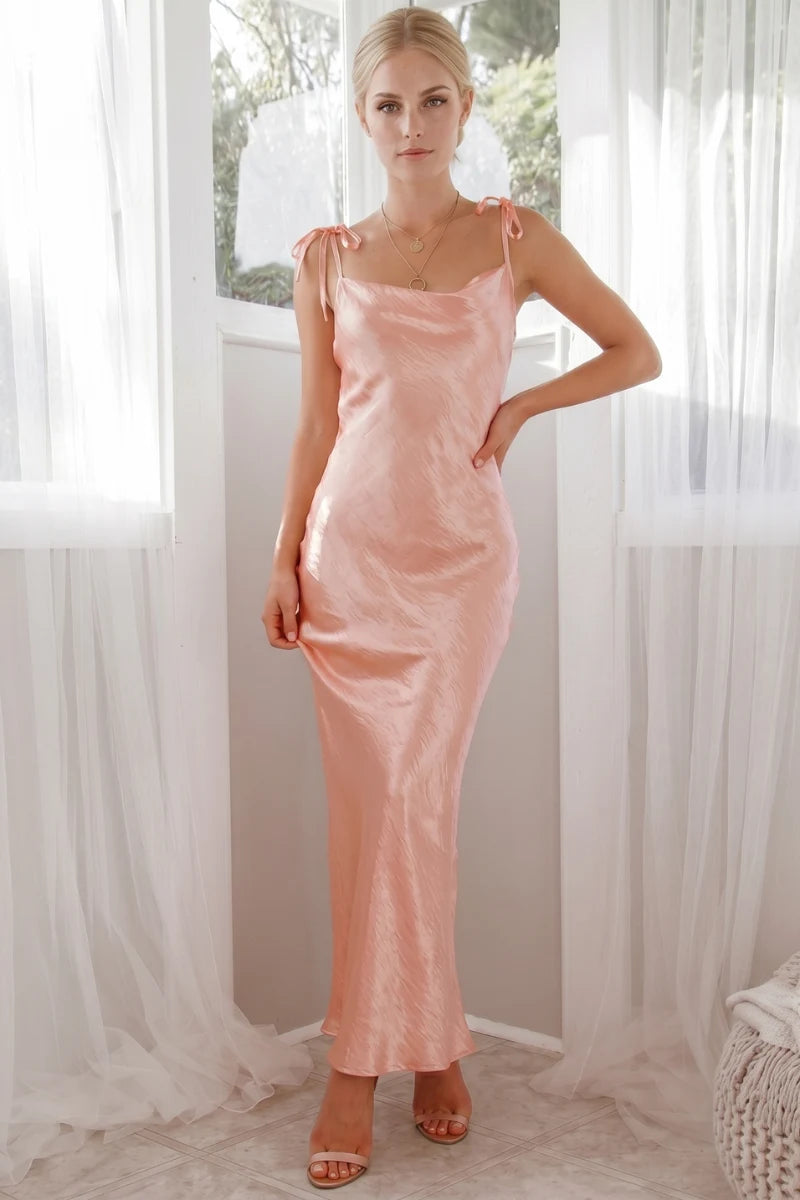 Robe Longue En Satin Romantique