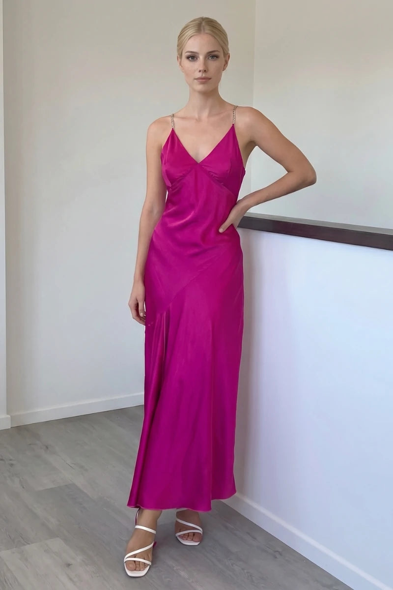 Robe Satinée Élégante à Strass