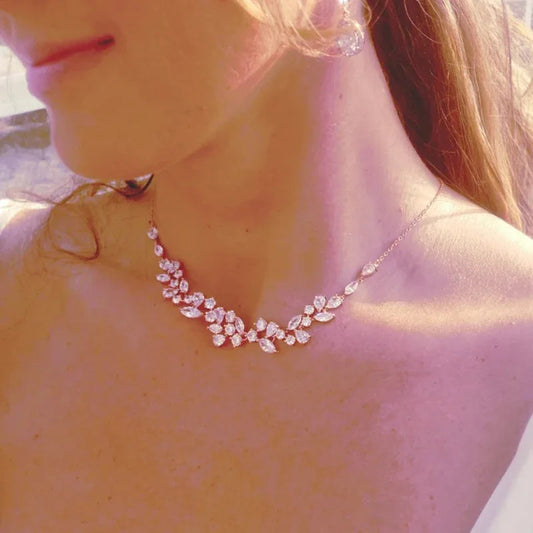Bijou collier de dos de soirée - vue 2