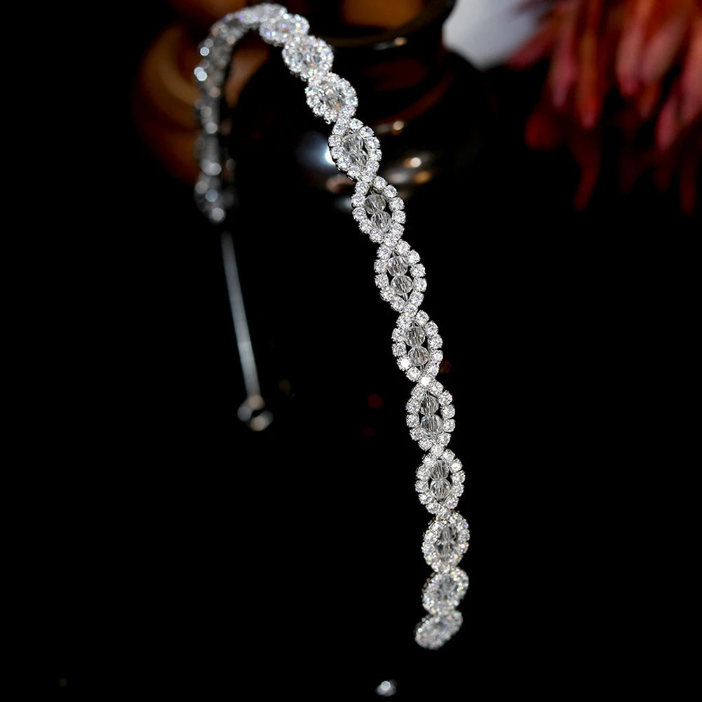 Bandeau argenté porté par une mariée