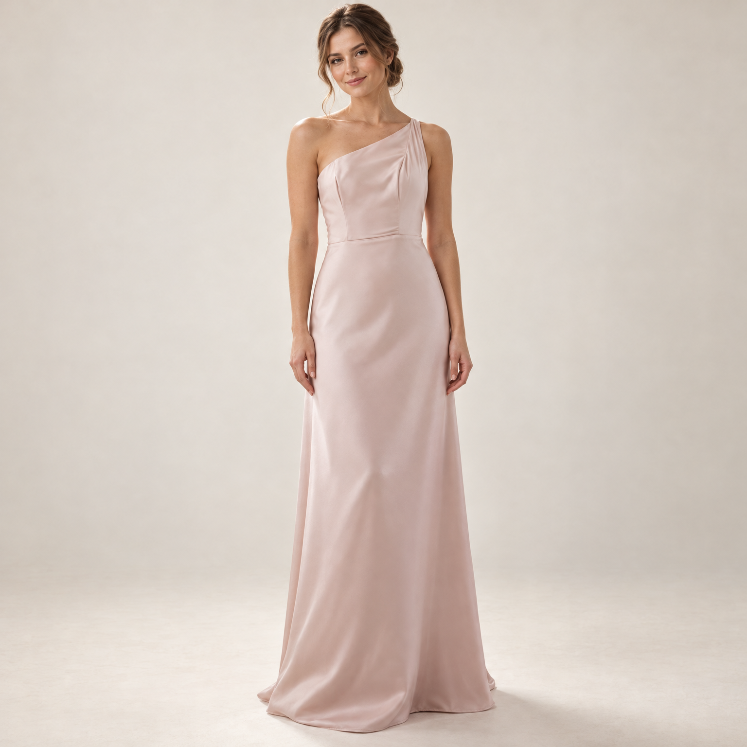 Robe De Mariée Asymétrique En Satin portée