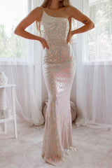 Robe de mariée asymétrique irisée, vue de profil