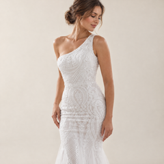 Robe De Mariée Asymétrique Pailletée portée