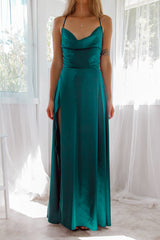 Robe Satinée Col Bénitier